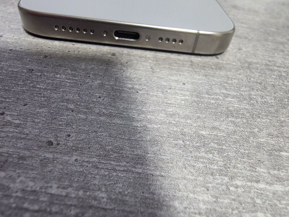 iPhone 15 Pro Max. 256 гб. Сріблястий. Батарея 85%. Як новий. Гарантія