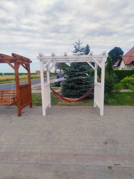 Huśtawka z ławką, pergolą i mocowaniem do hamaka