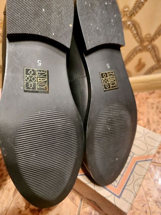 Нові шкіряні лофери