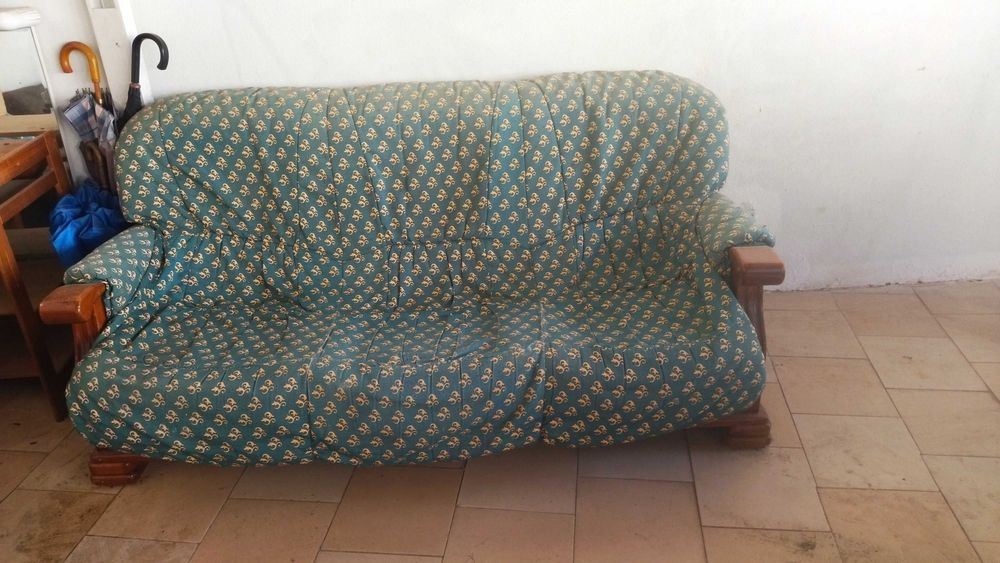 Sofá de três lugares