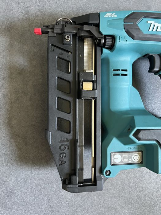 Безщітковий Акум.фінішний нейлер Makita  DBN 601