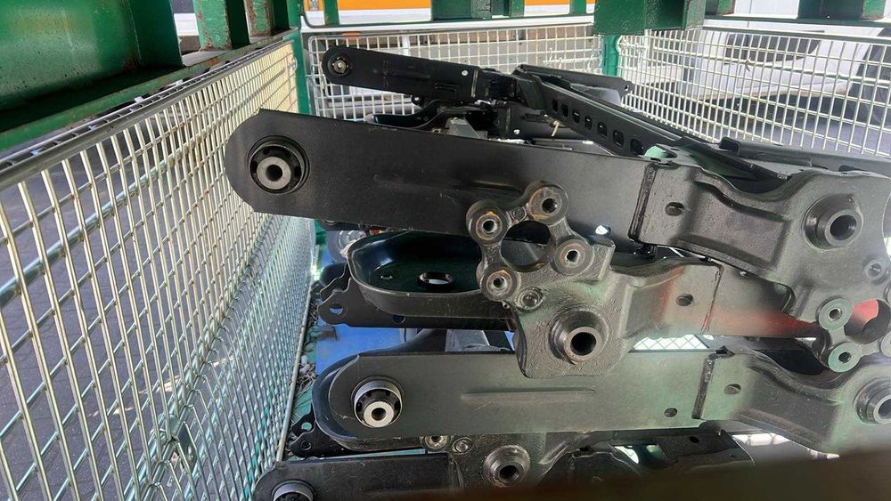 Нова оригінальна Задня балка Рено Трафік 2, 3