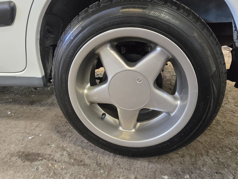 Jantes bcw powertech r14 4 100 e 4 108  pintadas recentemente  com pneus  as de tras e de 8 polegadas e as da frente 6479713203344517122