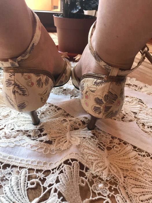 Sapatos Creme e Dourados/Padrão Floral (Casamento e Festas) TAM 36/37