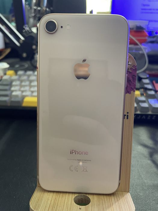 IPhone 8 64 Gb дуже гарний стан! Весь комплект!