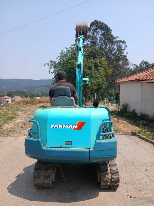 mini giratória yanmar B27