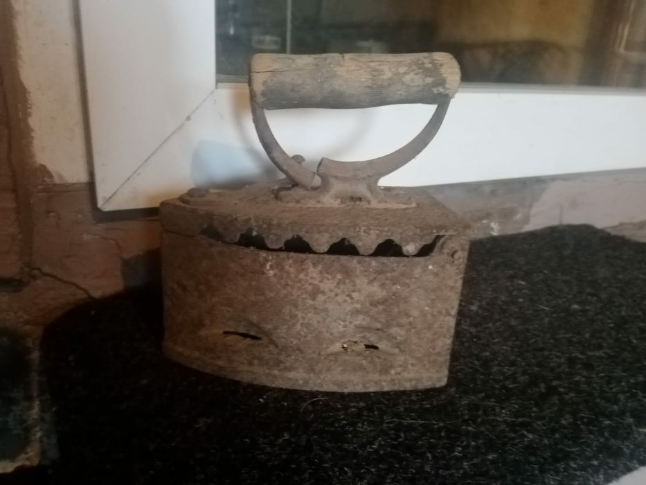 Утюг на углях.      .