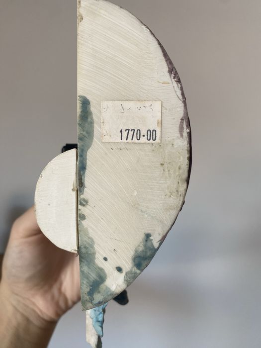 Relógio de mesa vintage de pedra com ursinho e jardim