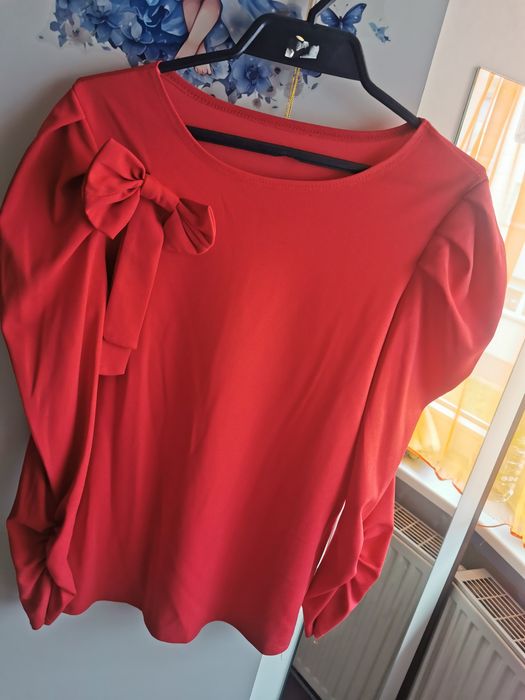 Made in Italy – elegancka czerwona bluzka z efektowną kokardą <3