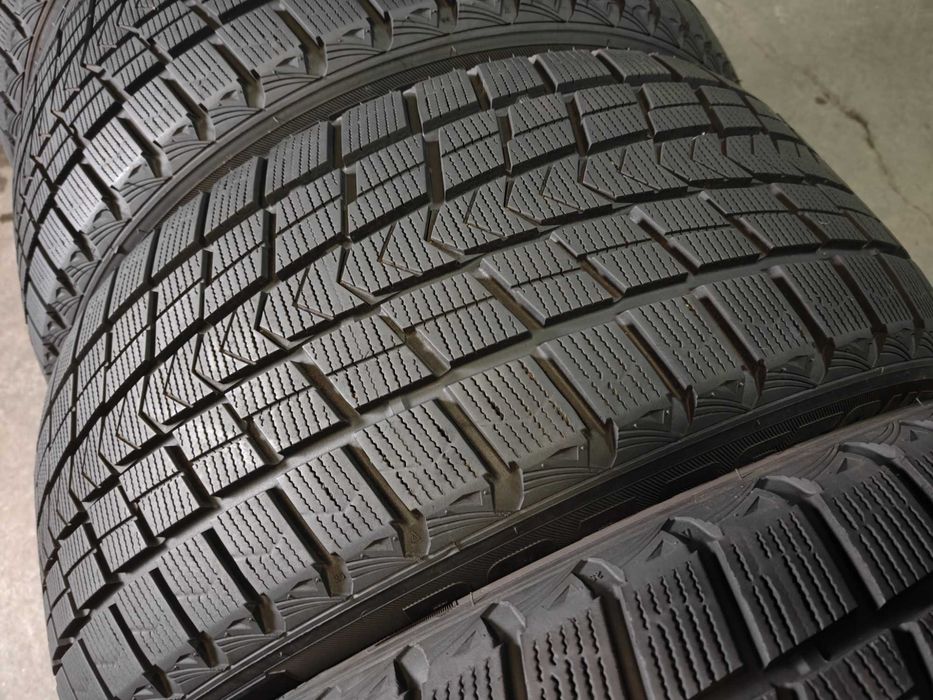 Nexen-Roadstone Winguard Ice R20 265 50 зимові шини на Infiniti FX35