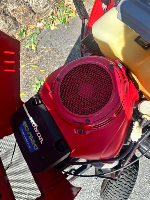 Honda 2114 V-Twin (motor 2 cilindros) Hidrostático – Revisionado – Impecável Pronto a Trabalhar