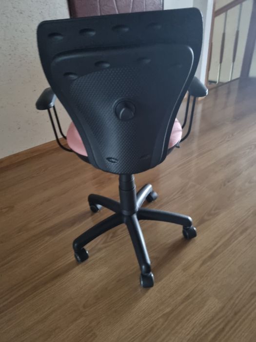 Fotel obrotowy dla dziewczynki