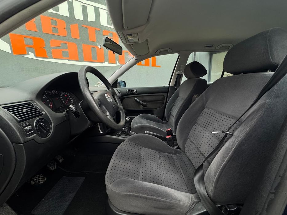 Volkswagen Golf IV 1.6i 25 Anos por 110€ mes