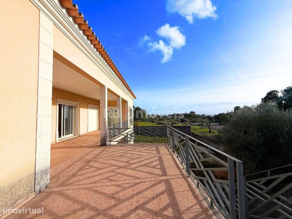 Moradia c/ 754m2 de Construção, Garagem e Jardim - Pedreira, Tomar