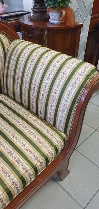 Mała stylowa sofa