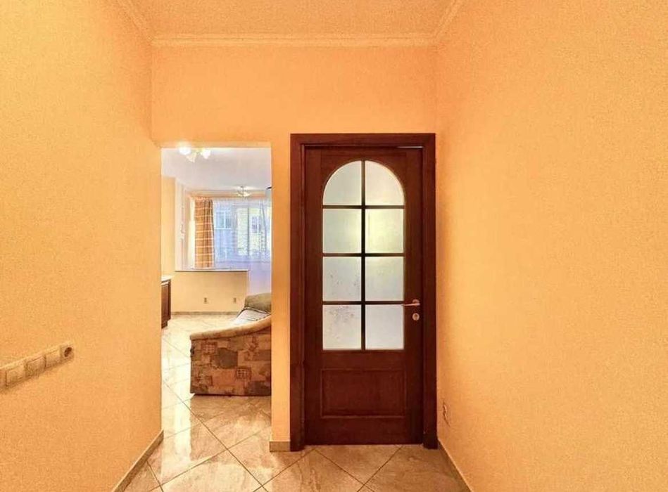 Простора квартира з меблями, технікою біля парку МАМА. Кухня 15.6м