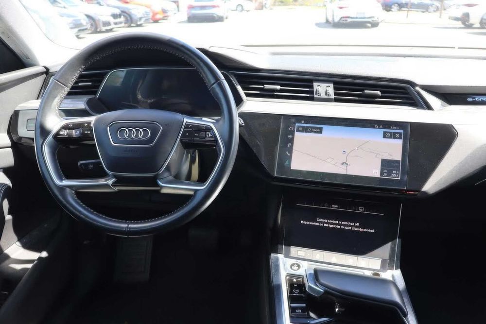 Audi E-Tron      2022