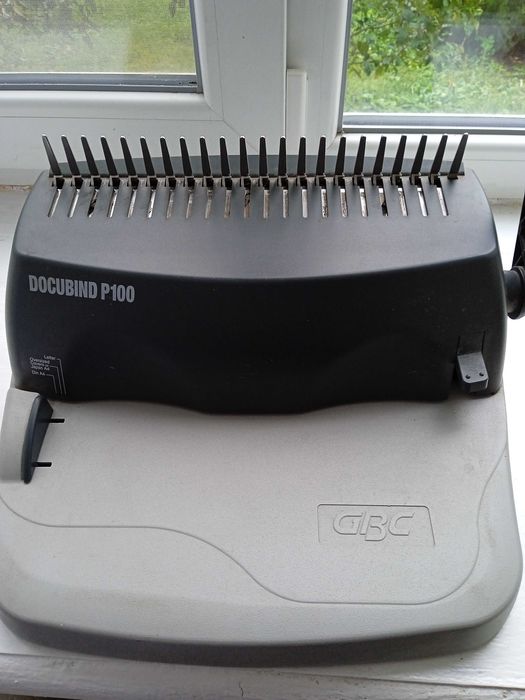 прилад для скріплення документів