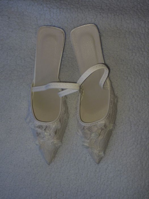 Білі туфлі, 39-40 носились 1 раз на фотосесію