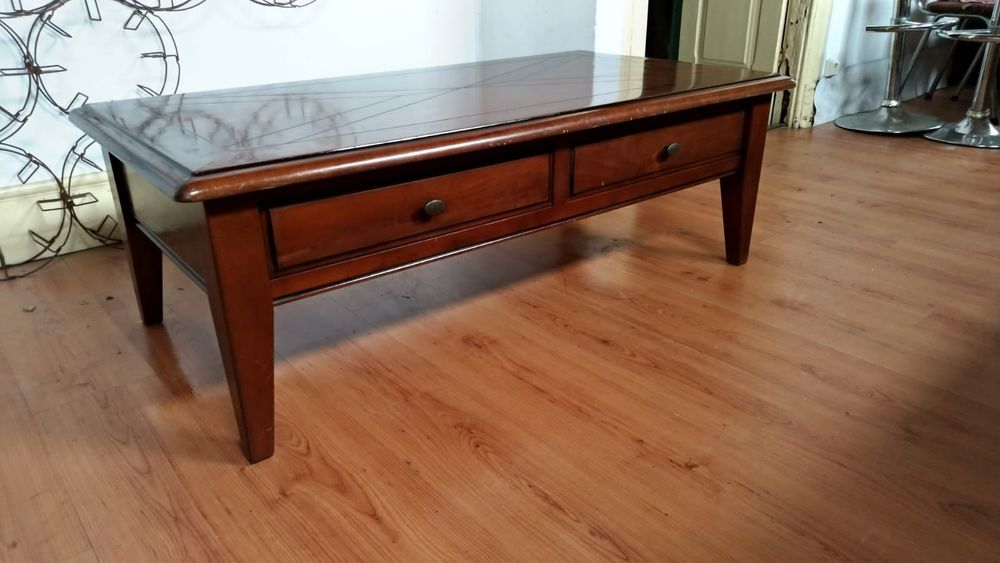 Mesa de centro em madeira com gavetas duplas