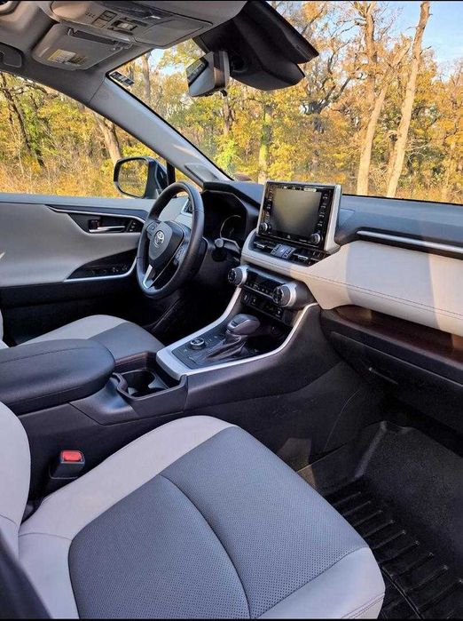 Toyota RAV4 2020 року