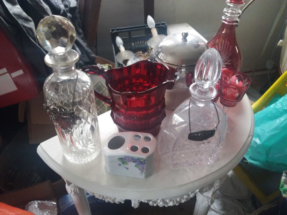 Várias loiças Vista Alegre e outras recheio de Apartamento