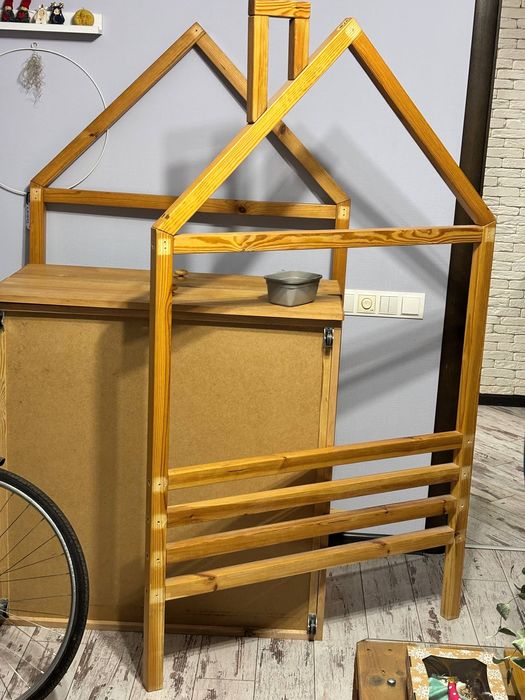 Дитяче ліжко-будиночок