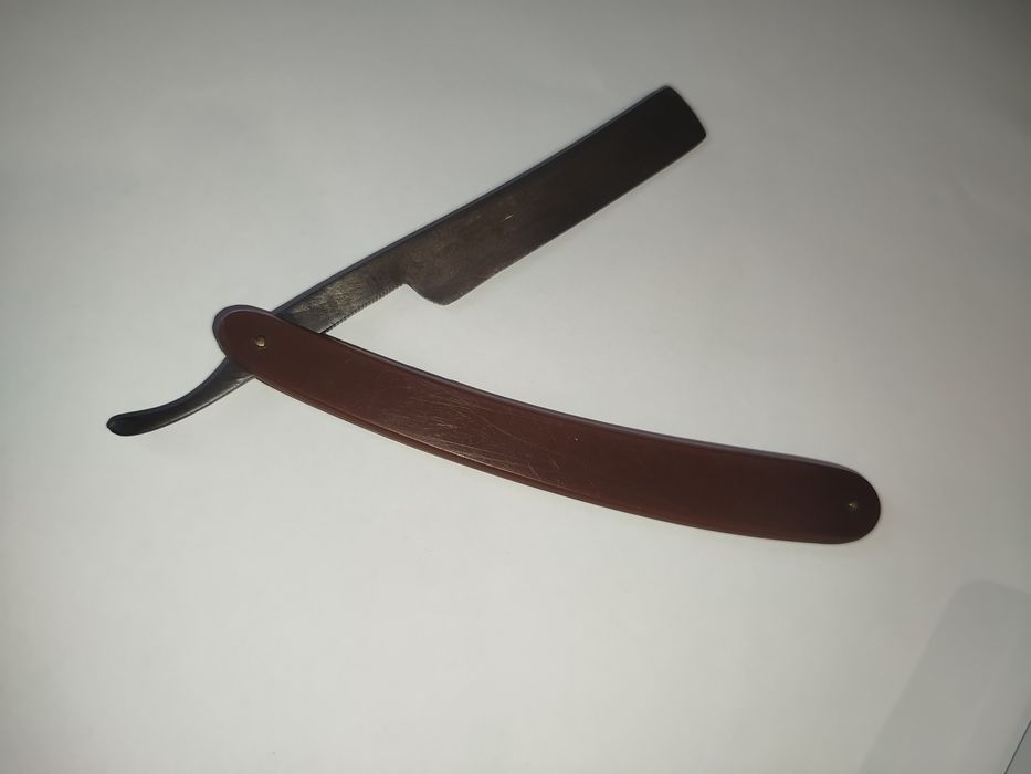 Опасна бритва...