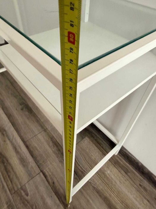 Toaletka biała IKEA  wraz z krzesełkiem