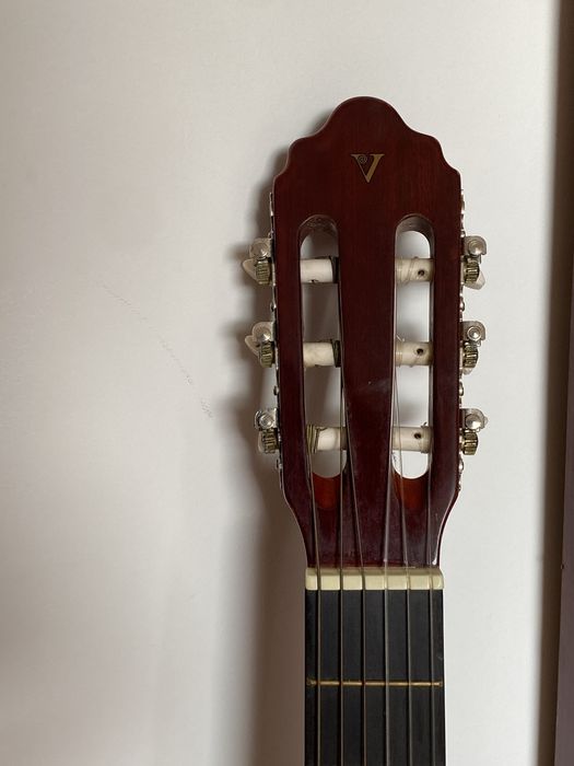 Guitarra Clássica em Bom Estado – Pronta a Tocar