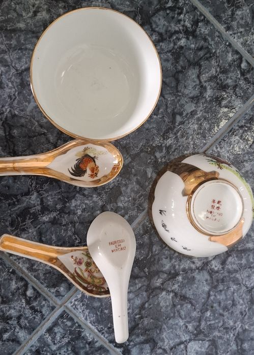 3 taçinhas e 6 colheres chinesas