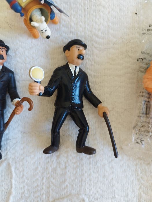 conjunto de 4 figuras de tintim.  de diferentes épocas.