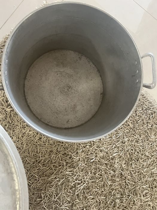 Cast Iron Pot446705497937684482