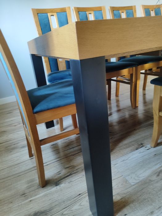 Stół z 10 krzesłami