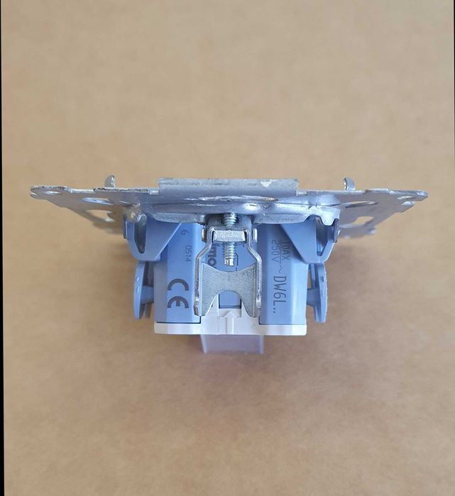 Simon54 Premium DW6L.01/43 lub DW6L.01/44 wył. schodowy z podświet.