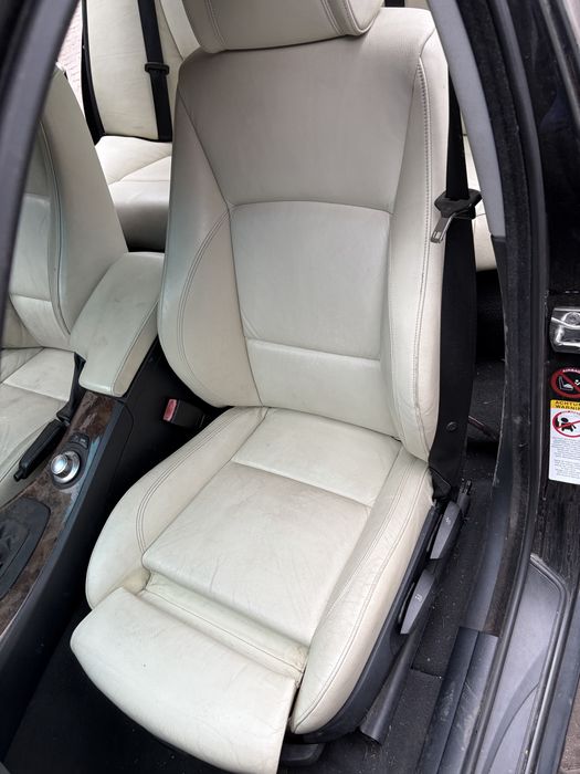Fotele siedzenia bmw e90 sedan m pakiet sporty jasne skora skorzane grzane uk komplet
