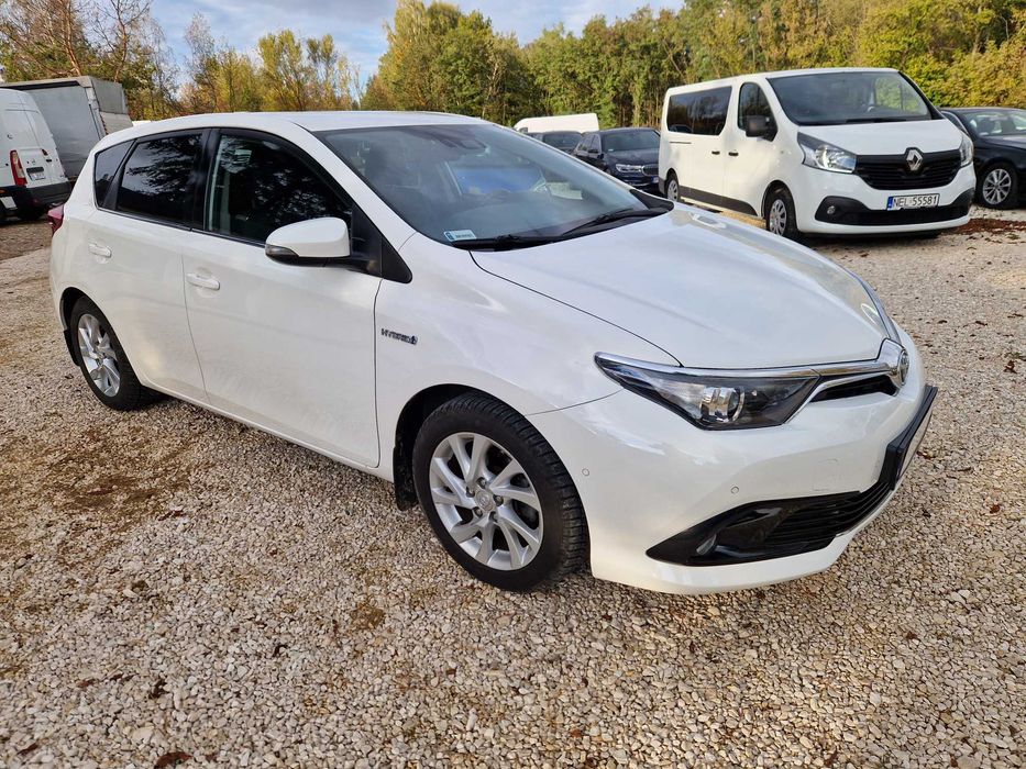 Toyota Auris Hybrid LPG Hybryda z Gazem Wynajem Wypożyczalnia Łódź Gór