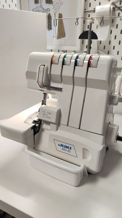Máquina de Costura Corta e Coser Juki MO-4S