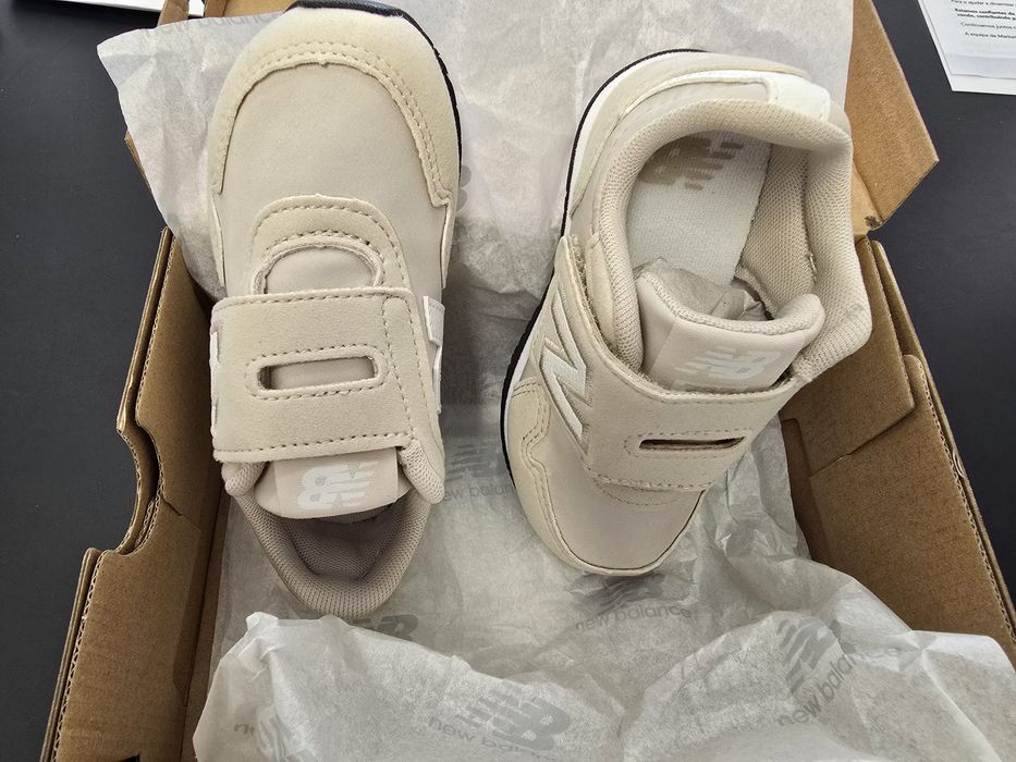 Vendo sapatilhas New Balance criança novas