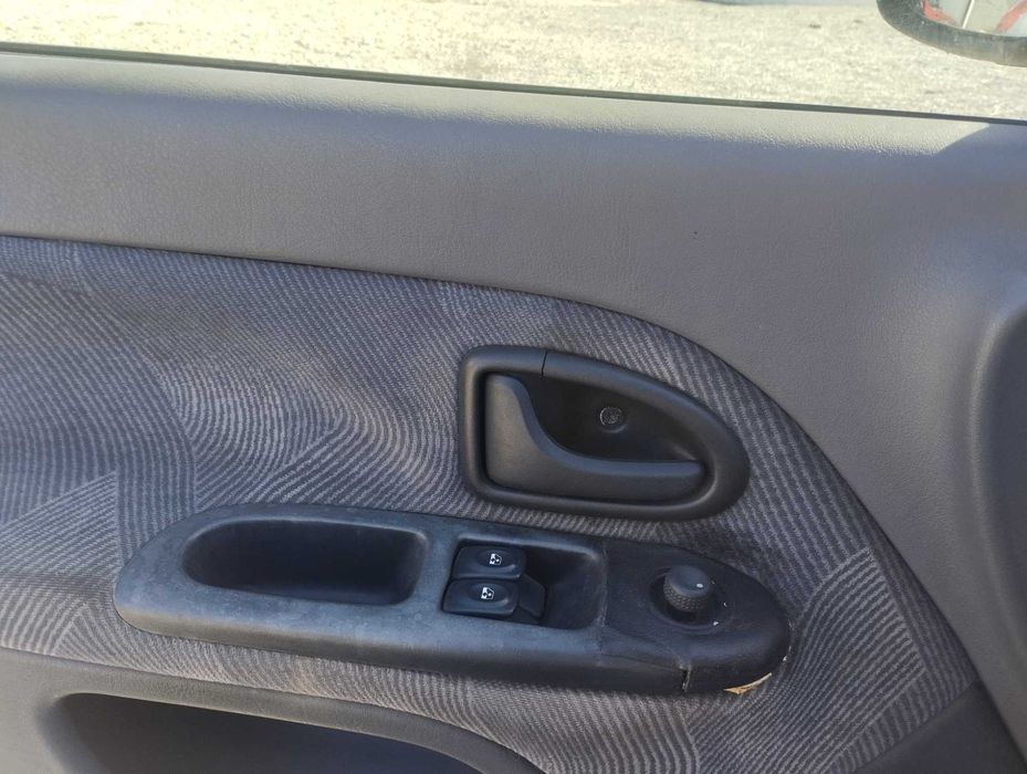 Renault Clio 1.2 60cv só 140000kms