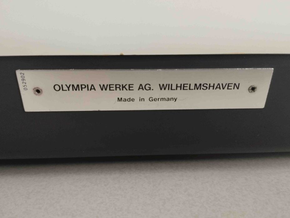 Máquina de escrever Olympia Internacional