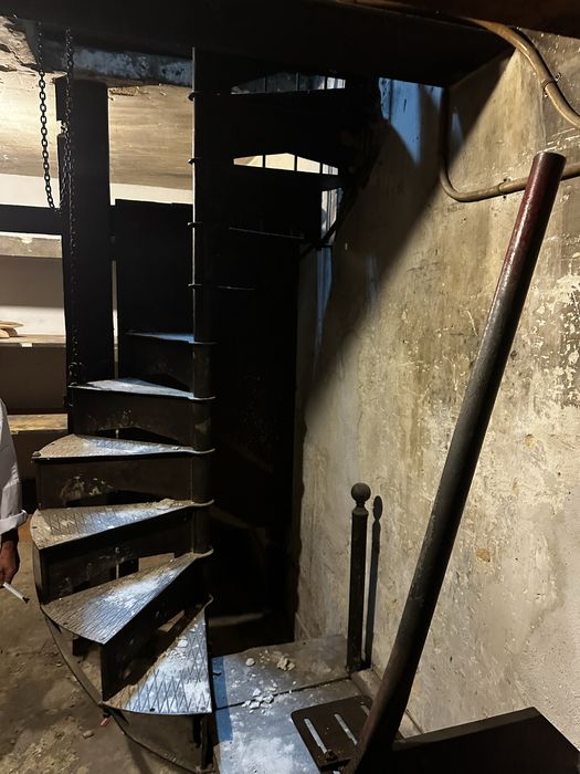 Escada de carracol em ferro com 270cm