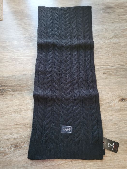 Komplet czapka i szalik Guess