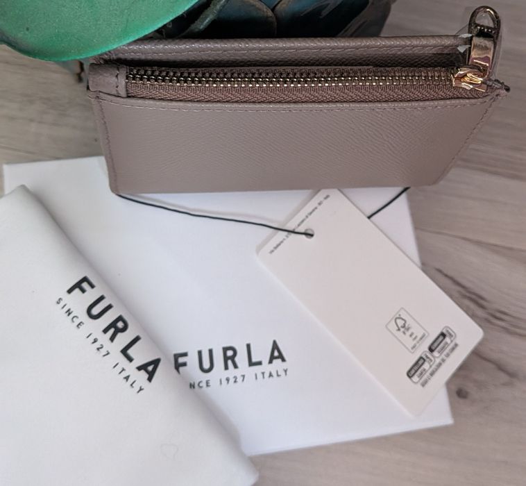 Barwy luksusu, kształty elegancji.. Portfel Furla Camelia Toupe