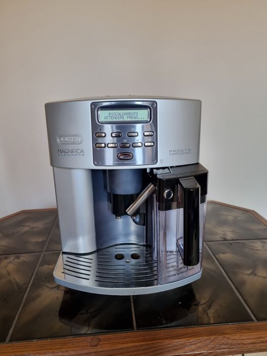 Кавомашина DELONGHI magnifica