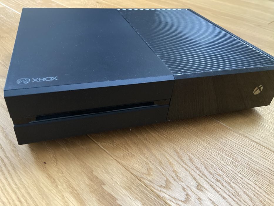 XBOX ONE 1TB - gry, 2 pady, pudełko, Kinect gratis