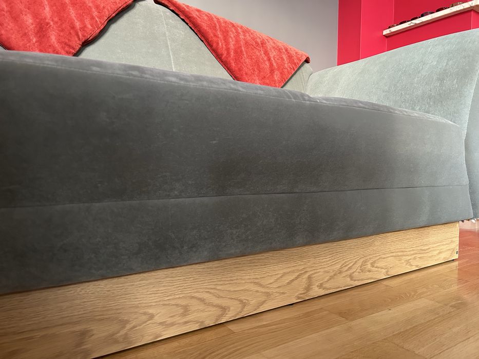 dwie kanapy i dwa fotele