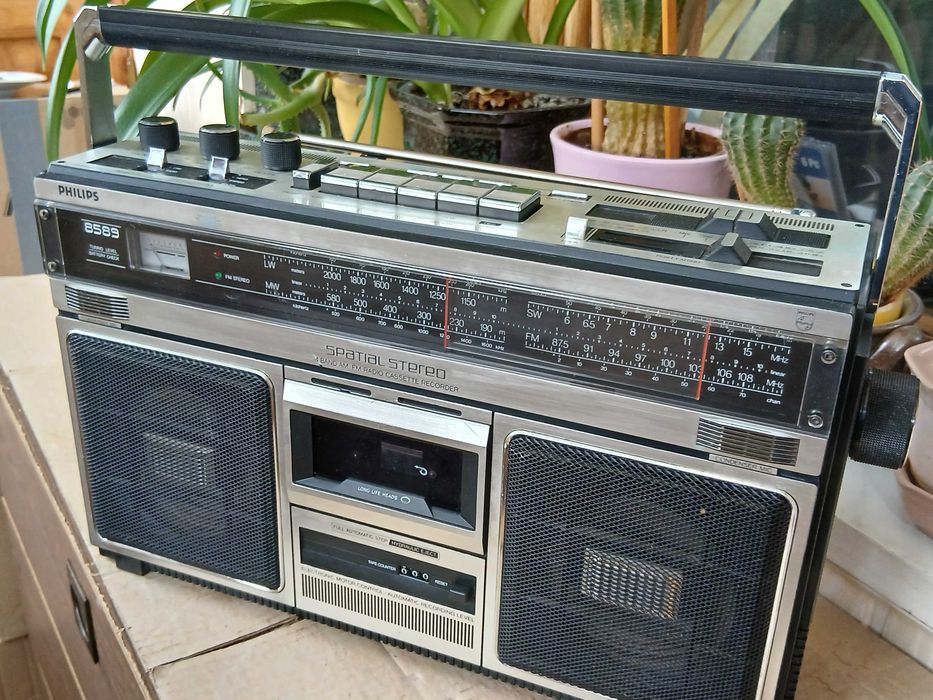 Магнитола Philips D 8589.