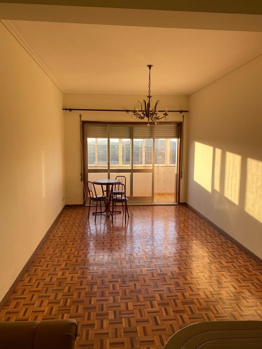 Arrenda-se 4 Quartos Apartamento T4