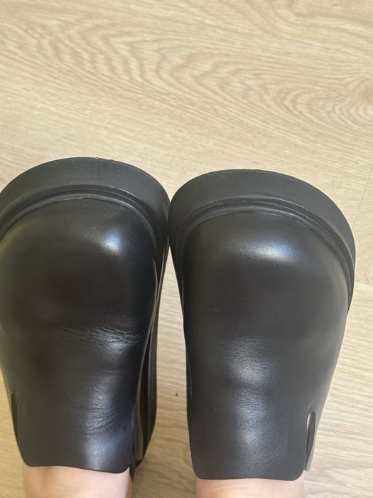 Сабо COS шкіряні